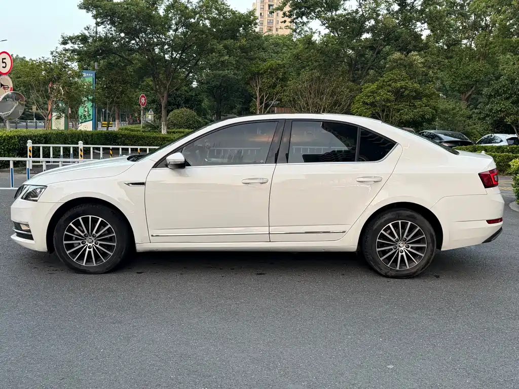 Skoda Octavia 2018 — фото 4
