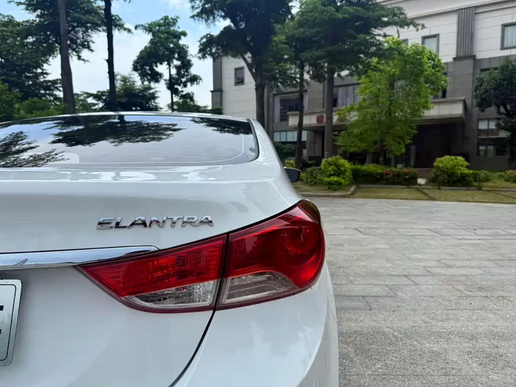 Hyundai Elantra Langdong 2015 — фото 16