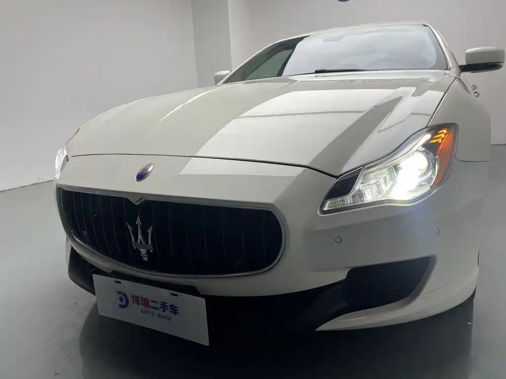 Maserati Quattroporte 2016 — фото 11