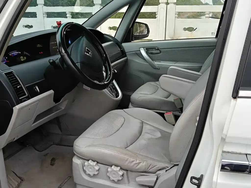 Luxgen Big 7 MPV 2015 — фото 8