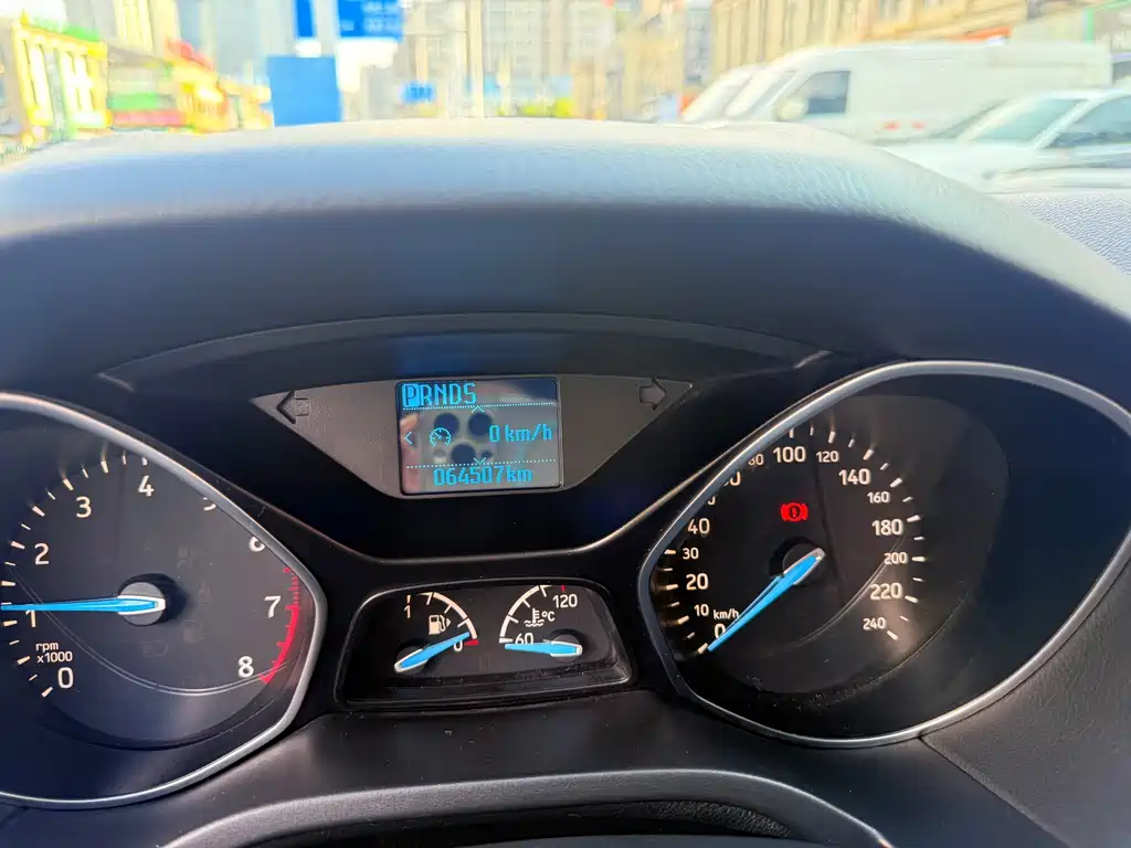 Ford Focus 2018 — фото 13