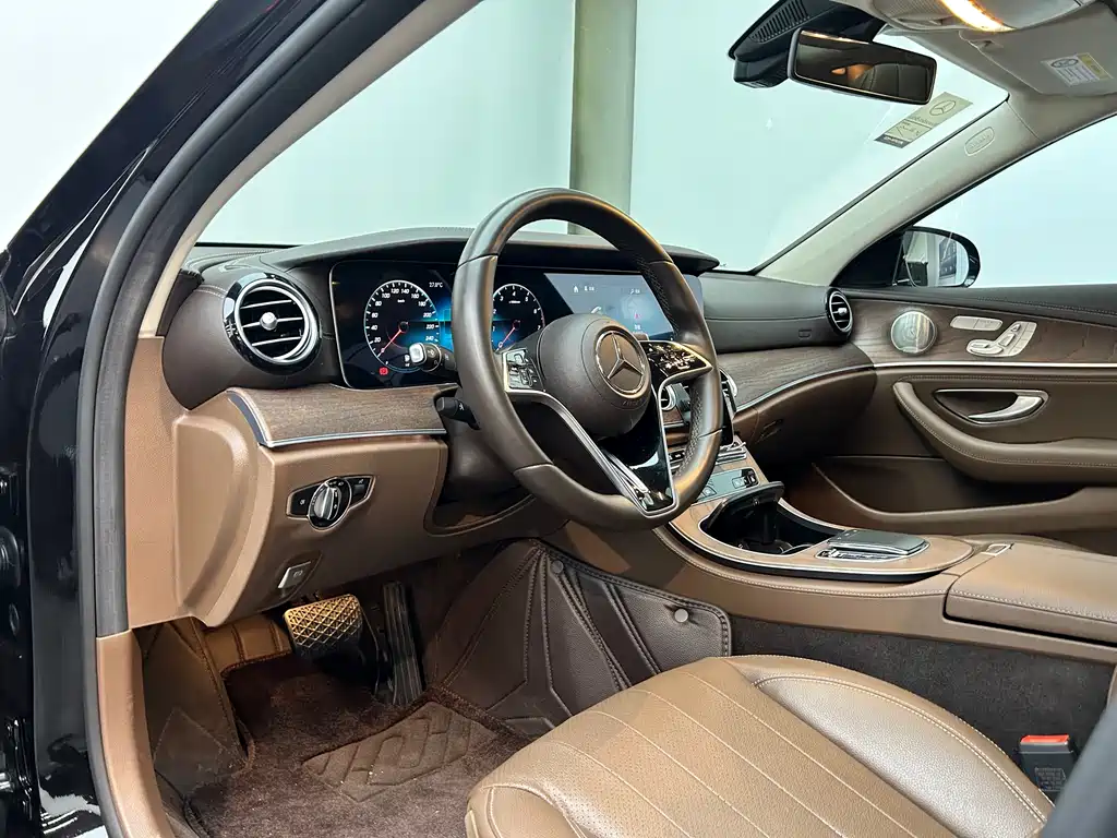 Mercedes-Benz E-Class 2023 — фото 10
