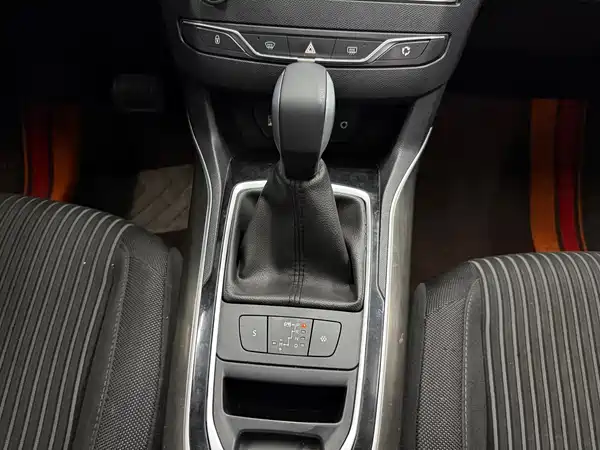 Peugeot 408 2016