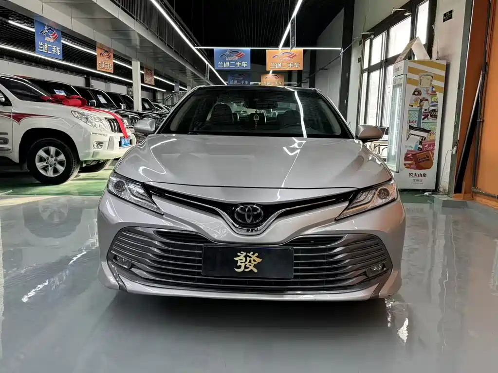 Toyota Camry 2019 — фото 1