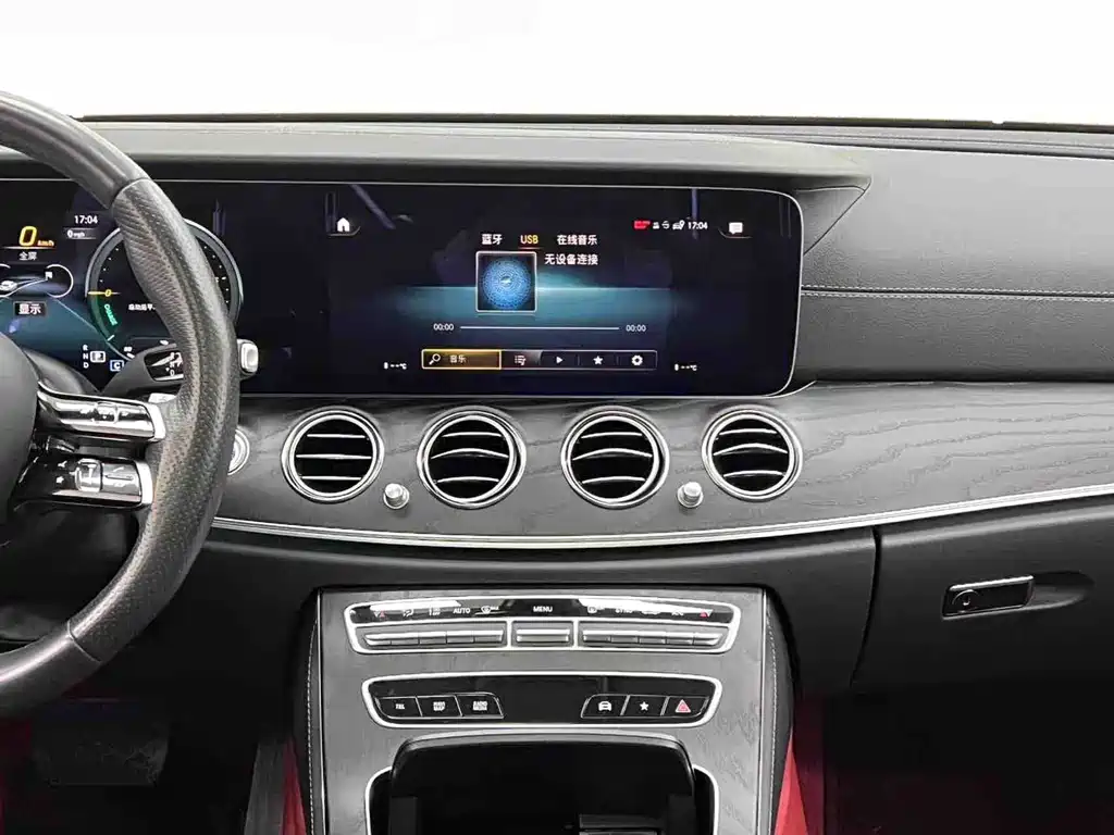 Mercedes-Benz E-Class 2024 — фото 16