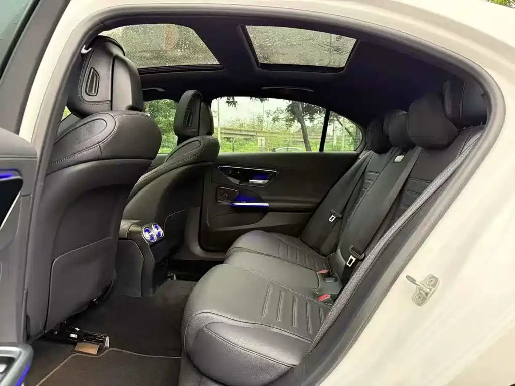 Mercedes-Benz C-Class 2024