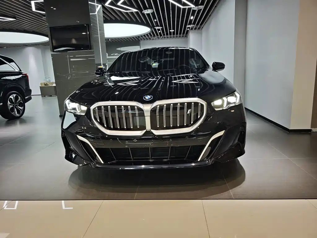 BMW i5 2024 — фото 1