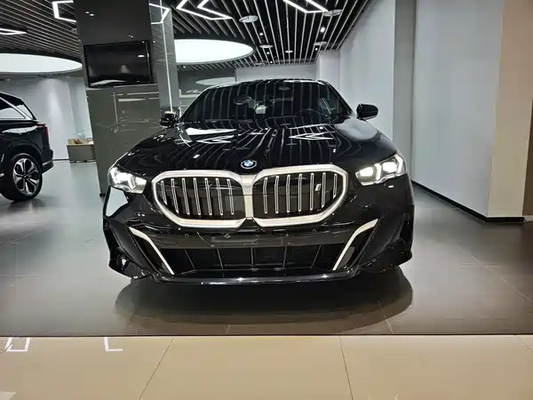 BMW i5 2024