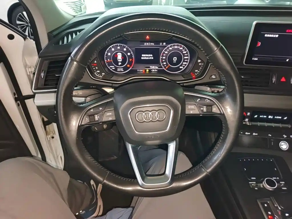 Audi Q5L 2020 — фото 11