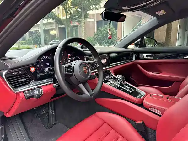 Porsche Panamera 2021
