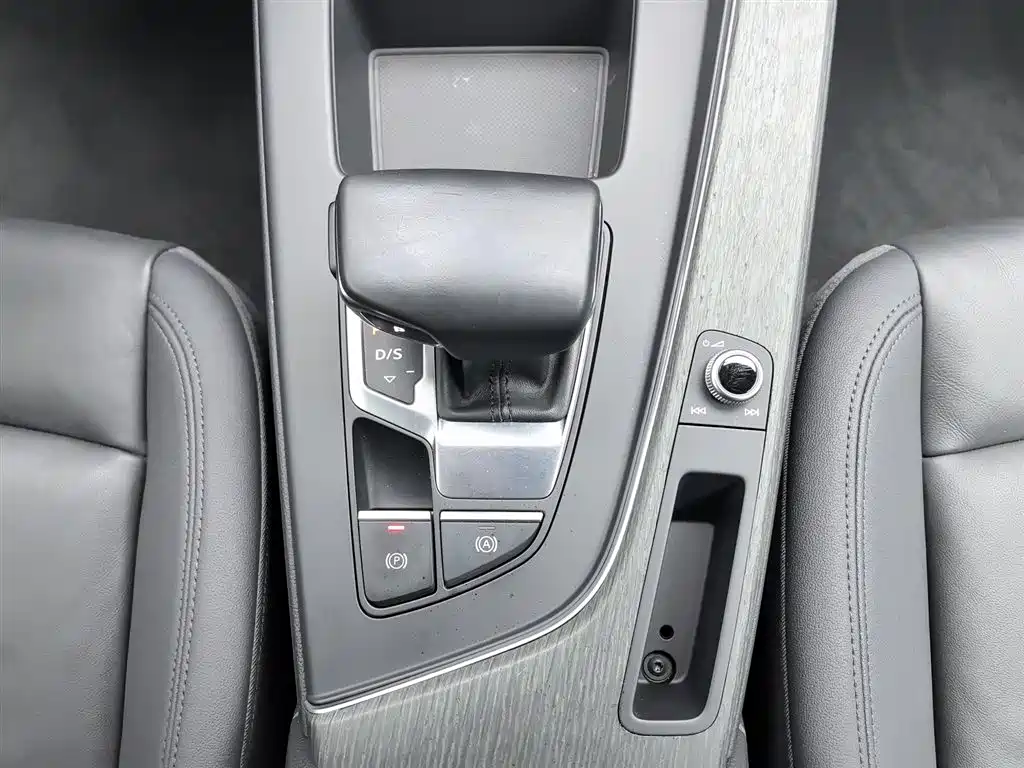 Audi A4 2022 — фото 13