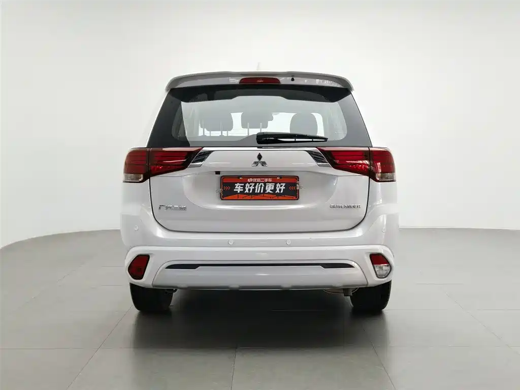 Mitsubishi Outlander 2022 — фото 4