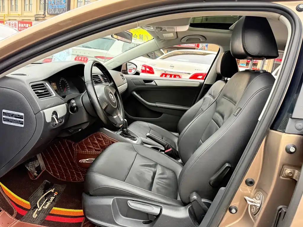 Volkswagen Sagitar 2015