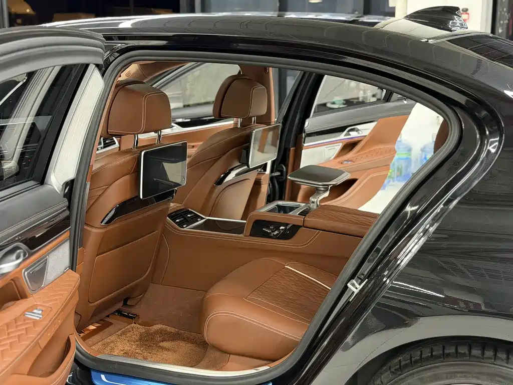 BMW 7 Series 2022 — фото 11