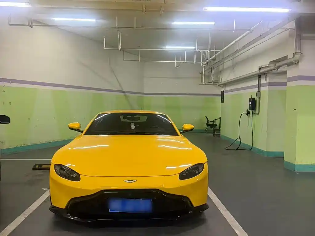Aston Martin V8 Vantage 2019