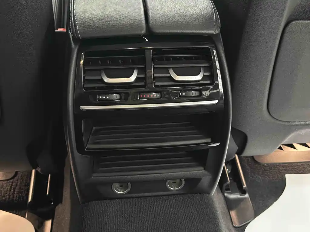 BMW 5 Series 2018 — фото 17