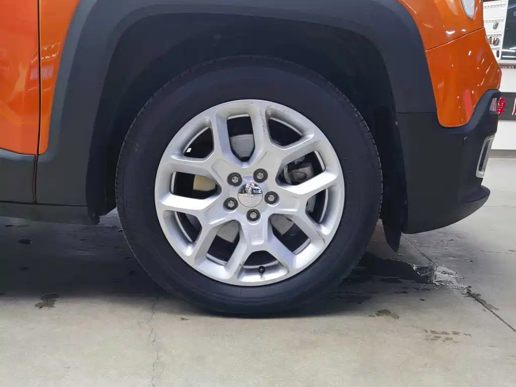 Jeep Renegade 2019 — фото 14