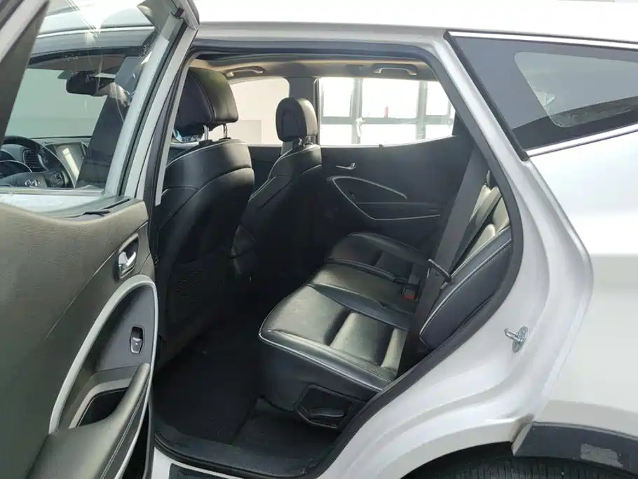 Hyundai Santa Fe 2018 — фото 11