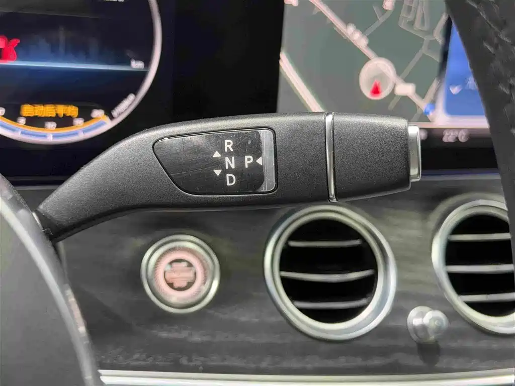 Mercedes-Benz E-Class 2020 — фото 10