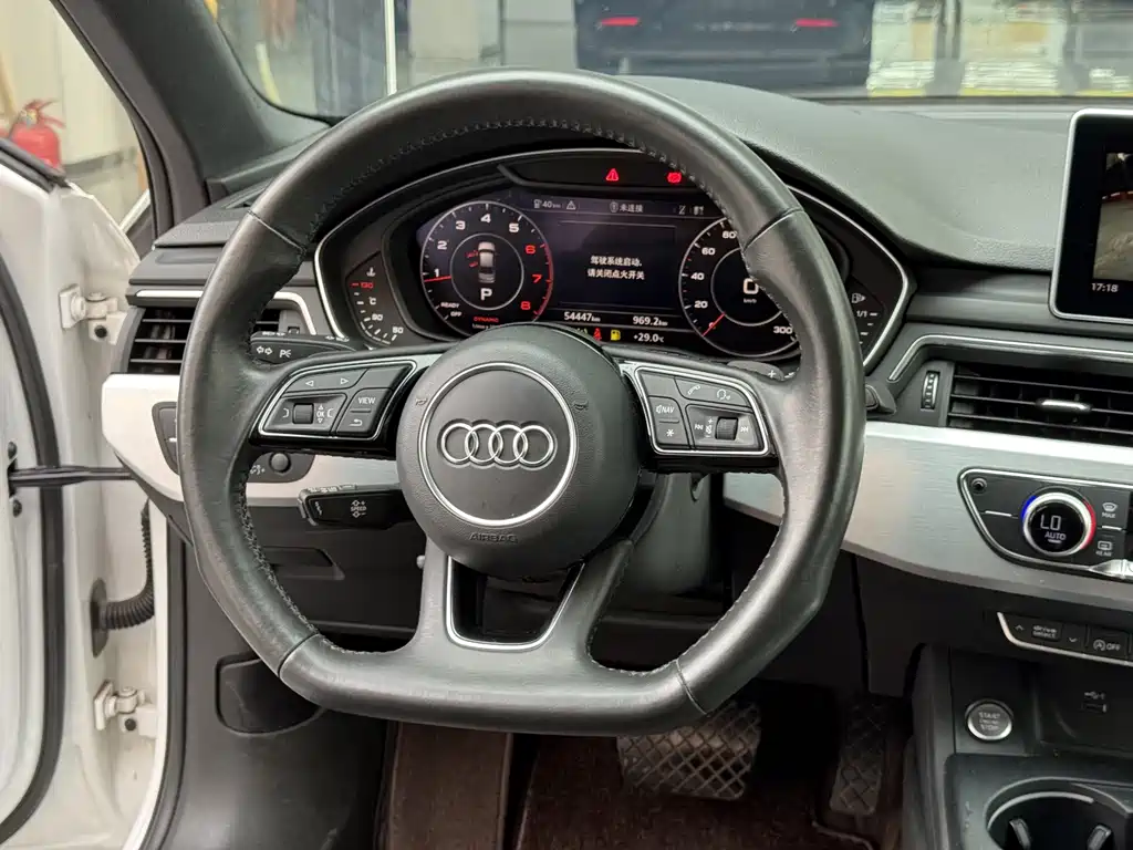 Audi A4L 2018 — фото 14
