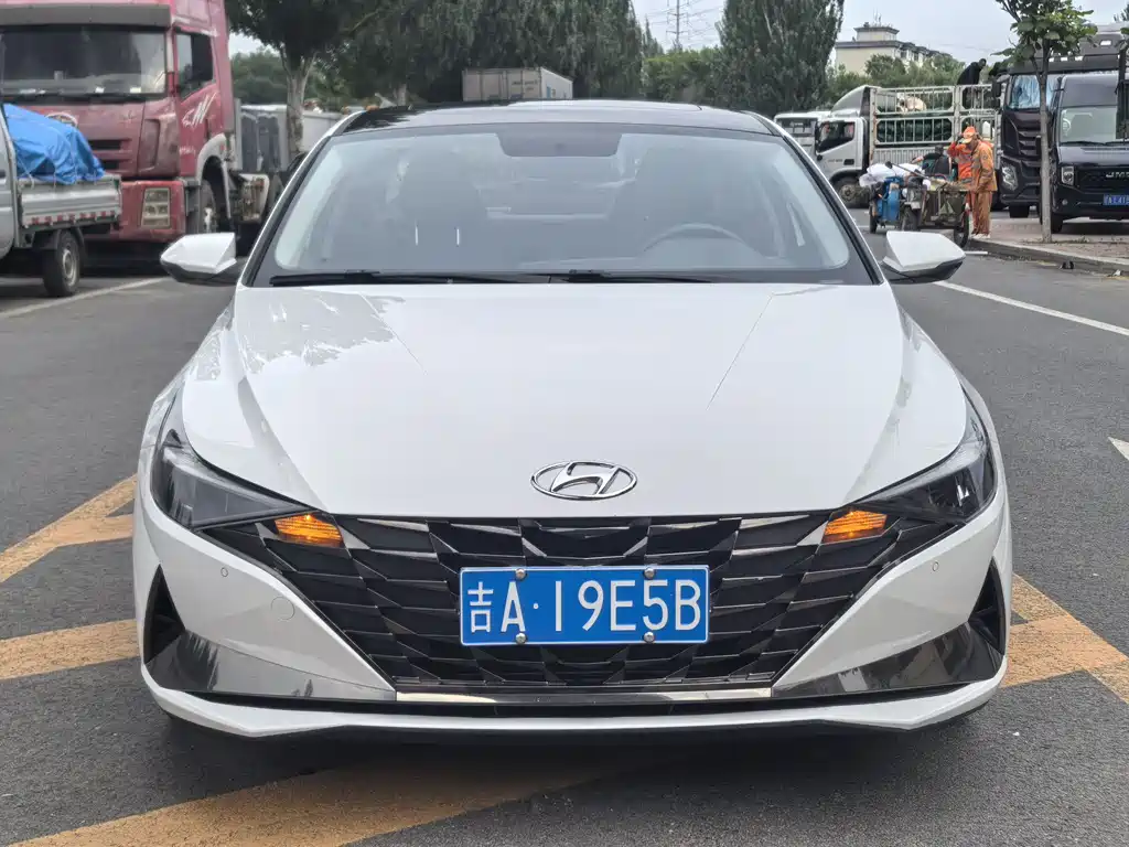 Hyundai Elantra 2023 — фото 2