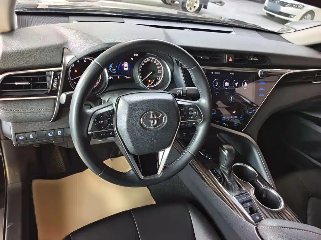 Toyota Camry 2019 — фото 11