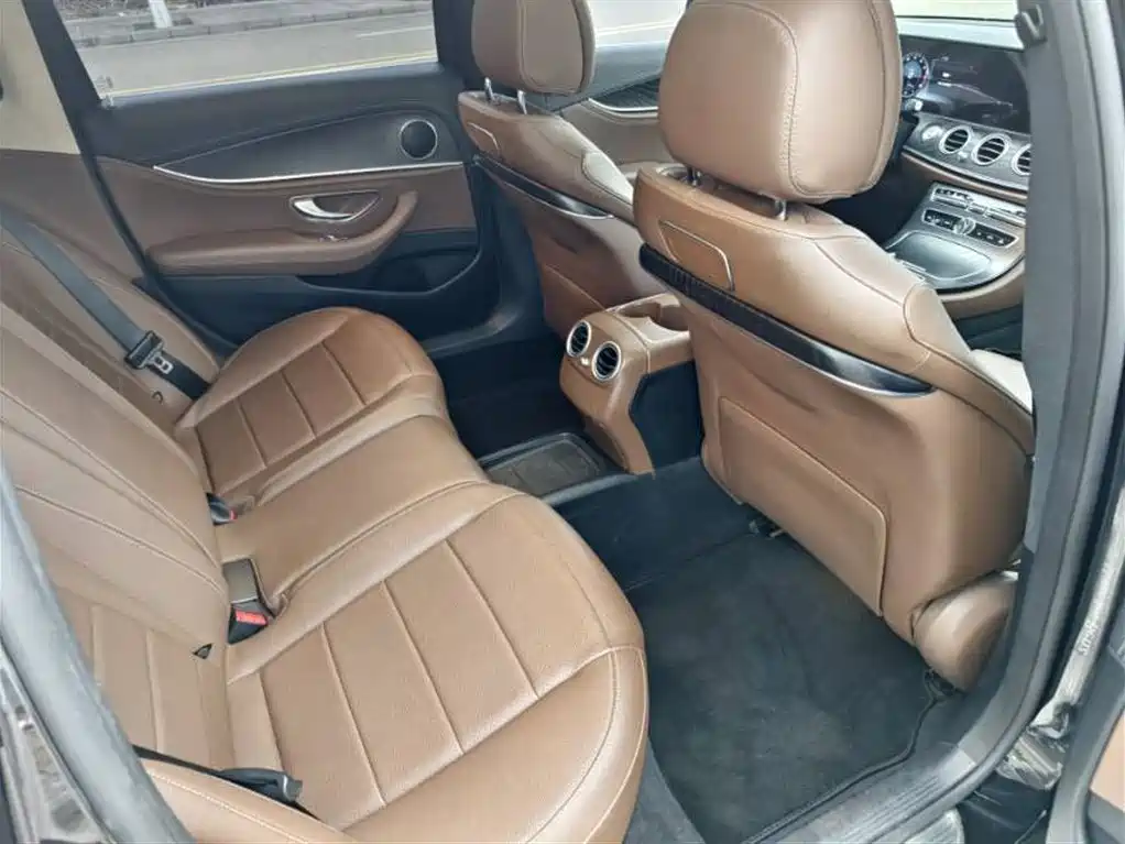 Mercedes-Benz E-Class 2018 — фото 13