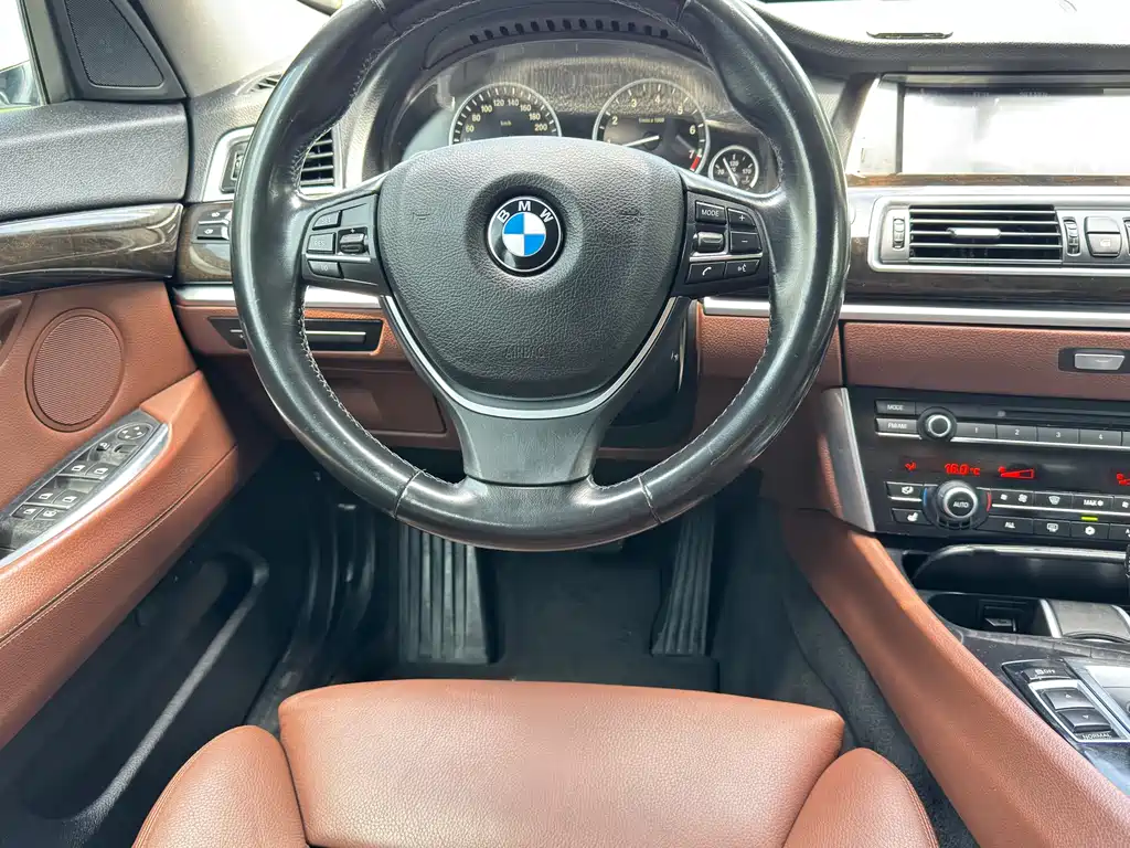BMW 5 Series GT 2010 — фото 8