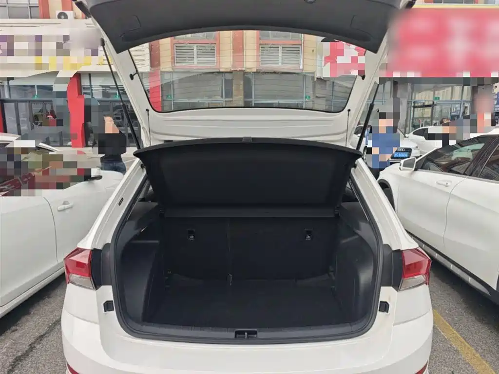 Skoda Rapid Spaceback 2020 — фото 15
