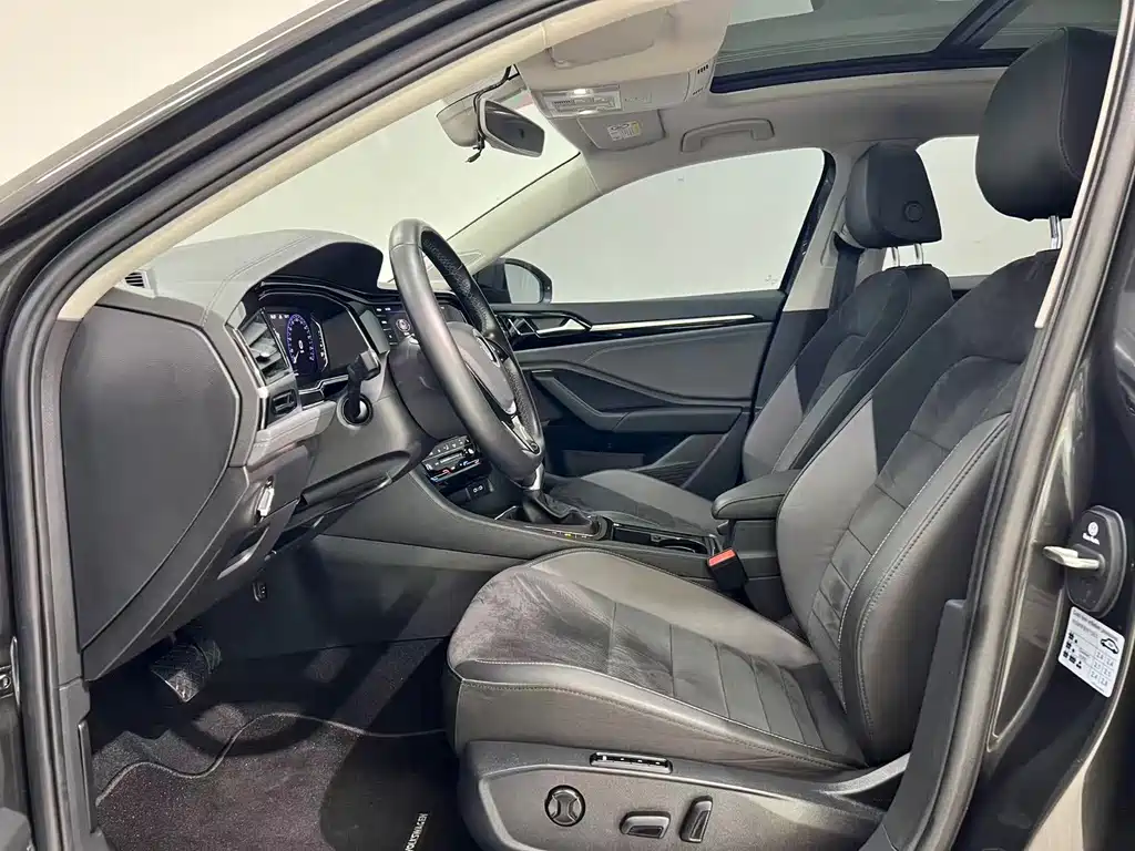 Volkswagen Sagitar 2022