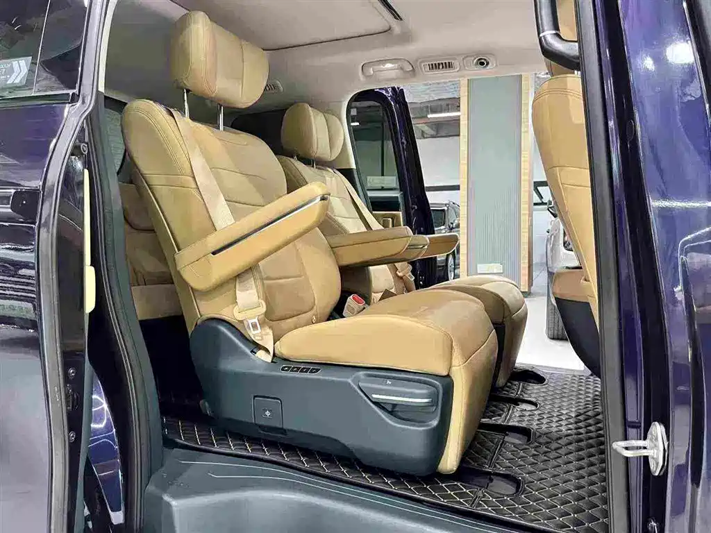 GAC Motor E8 PHEV 2024 — фото 11