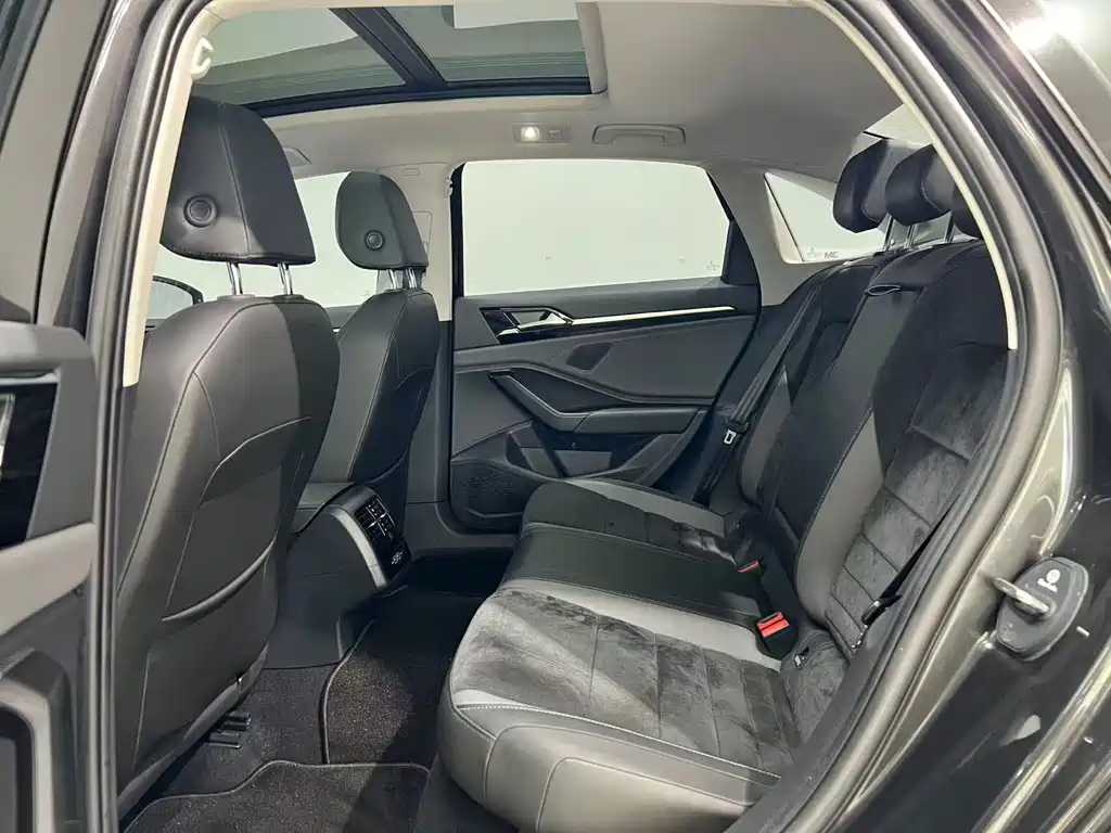 Volkswagen Sagitar 2022