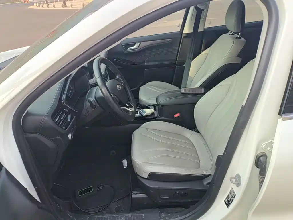 Ford Escape 2022 — фото 15