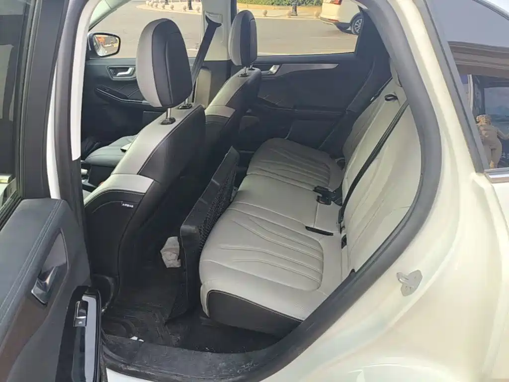 Ford Escape 2022 — фото 17