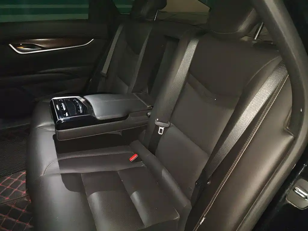 Cadillac XTS 2018 — фото 15