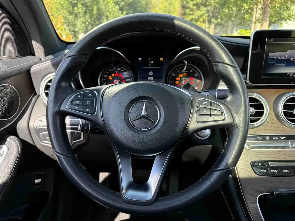 Mercedes-Benz GLC 2017 — фото 11