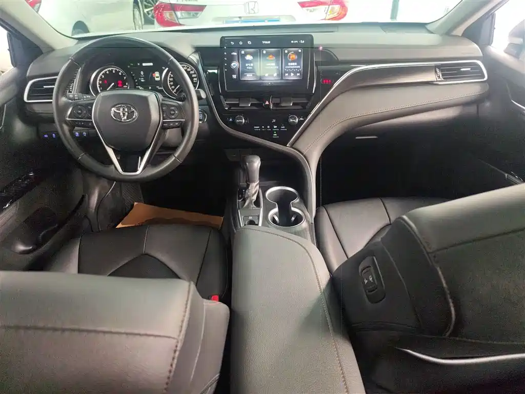 Toyota Camry 2023 — фото 10