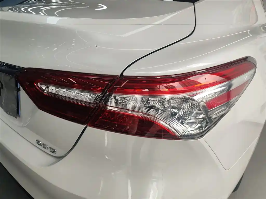 Toyota Camry 2023 — фото 8