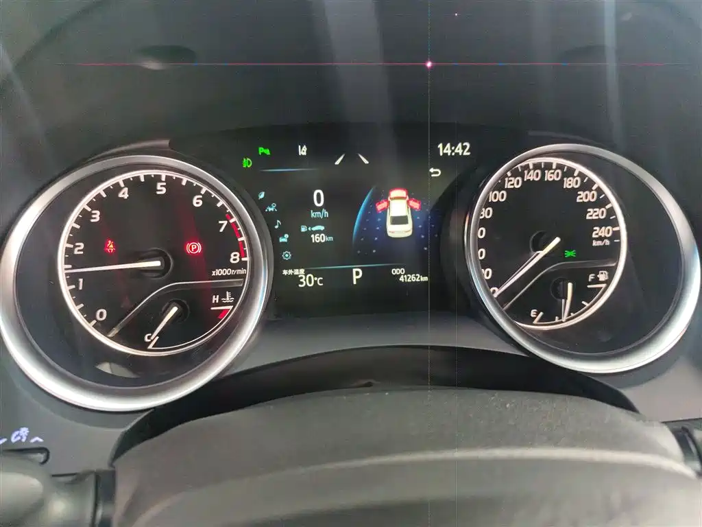 Toyota Camry 2023 — фото 12