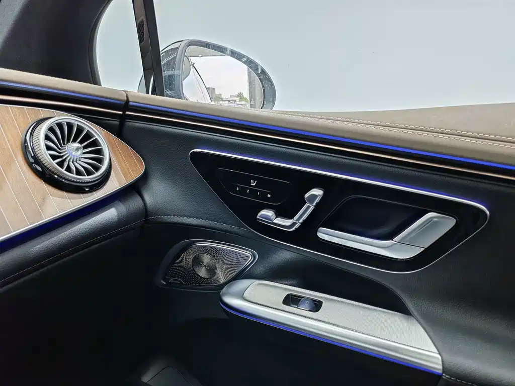Mercedes-Benz EQE 2025 — фото 16
