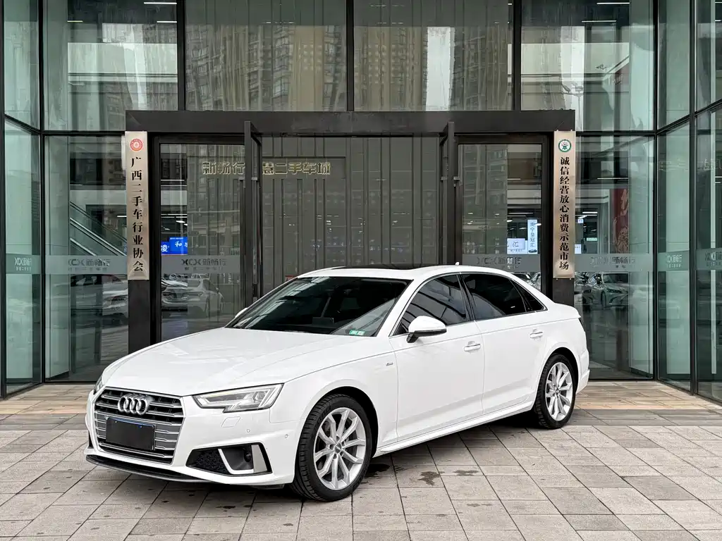 Audi A4L 2018 — фото 1