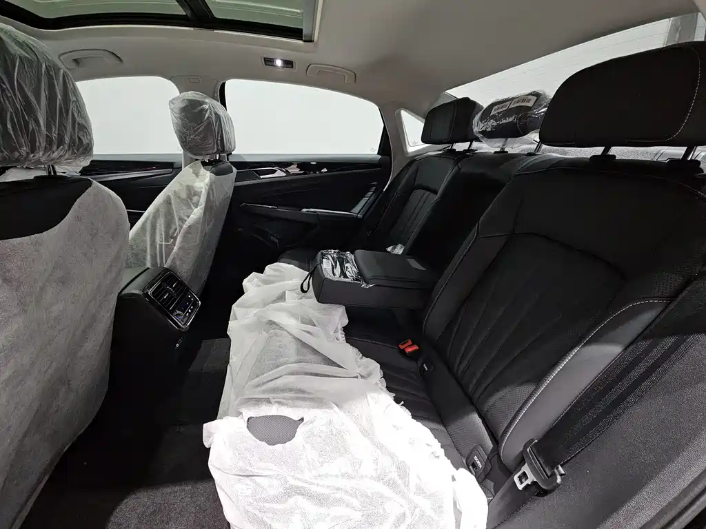 Volkswagen Passat — фото 17