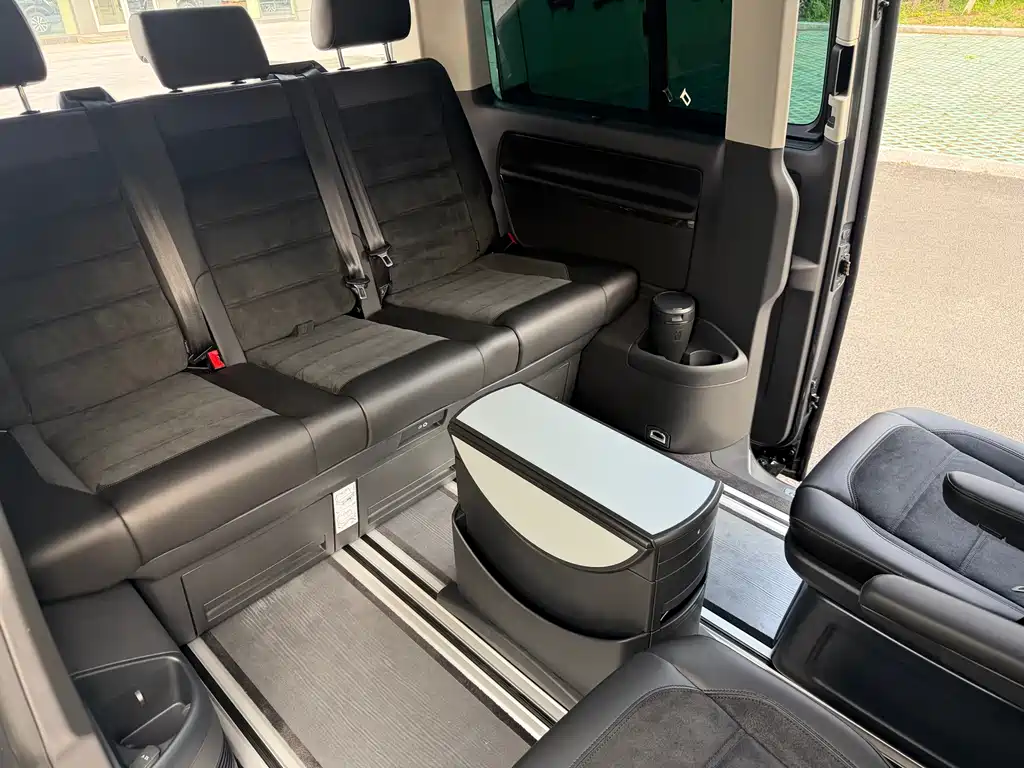 Volkswagen Multivan 2018 — фото 18
