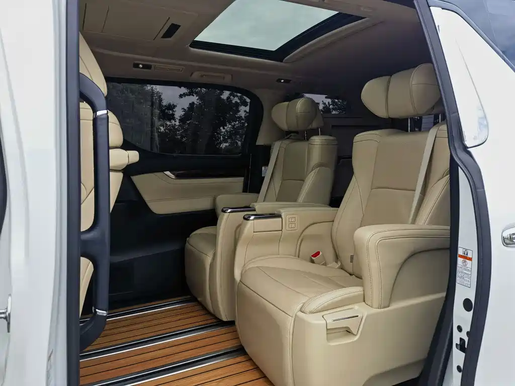 Toyota Alphard 2017 — фото 9