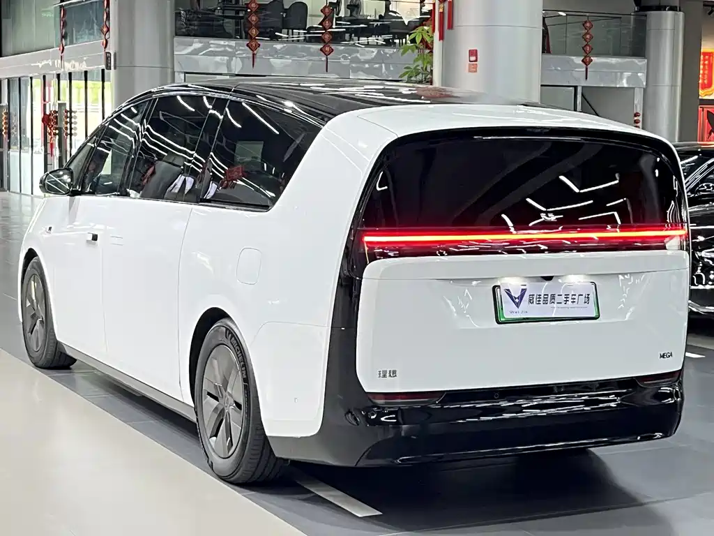 Li Auto MEGA 2025 — фото 11