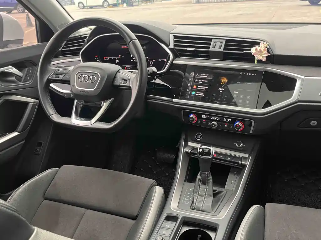 Audi Q3 2022 — фото 11