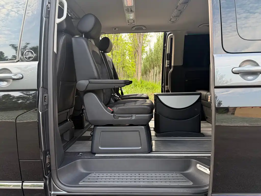 Volkswagen Multivan 2018 — фото 24
