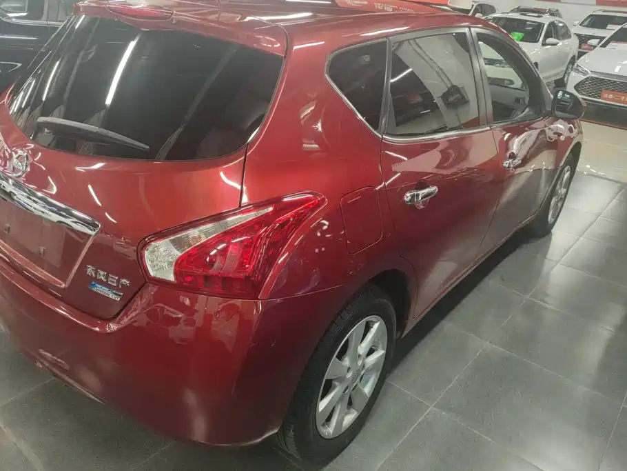 Nissan Tiida 2013