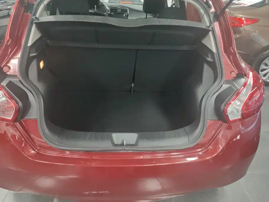 Nissan Tiida 2013