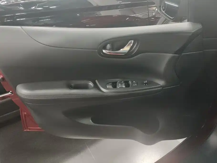 Nissan Tiida 2013